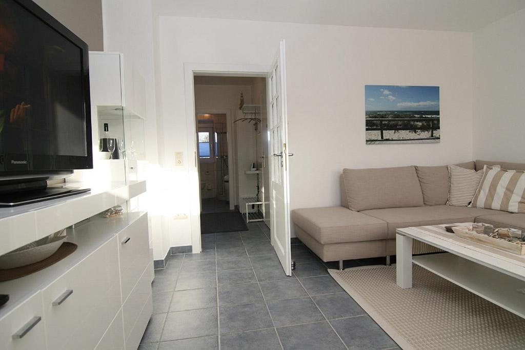 Westwind 13 room 2